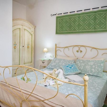Holiday Room Sa Tebia Oristano Eksteriør billede