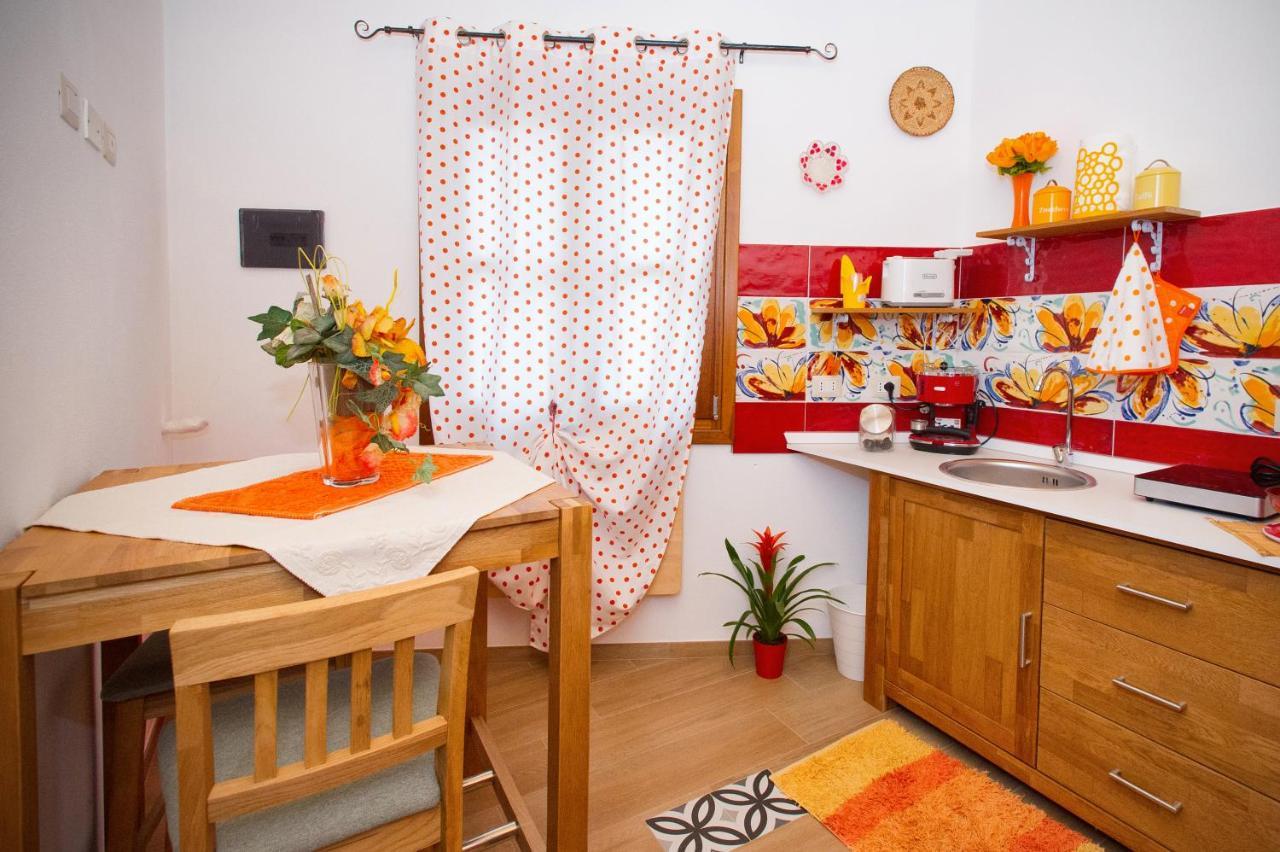 Holiday Room Sa Tebia Oristano Eksteriør billede